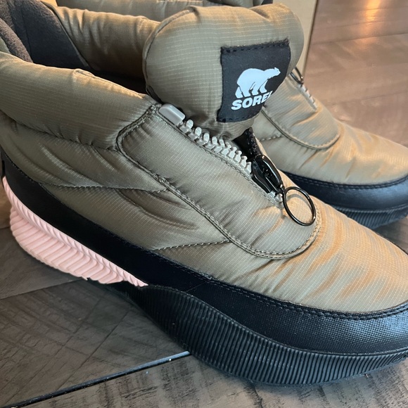 Sorel Shoes - Sorel size 10 boots